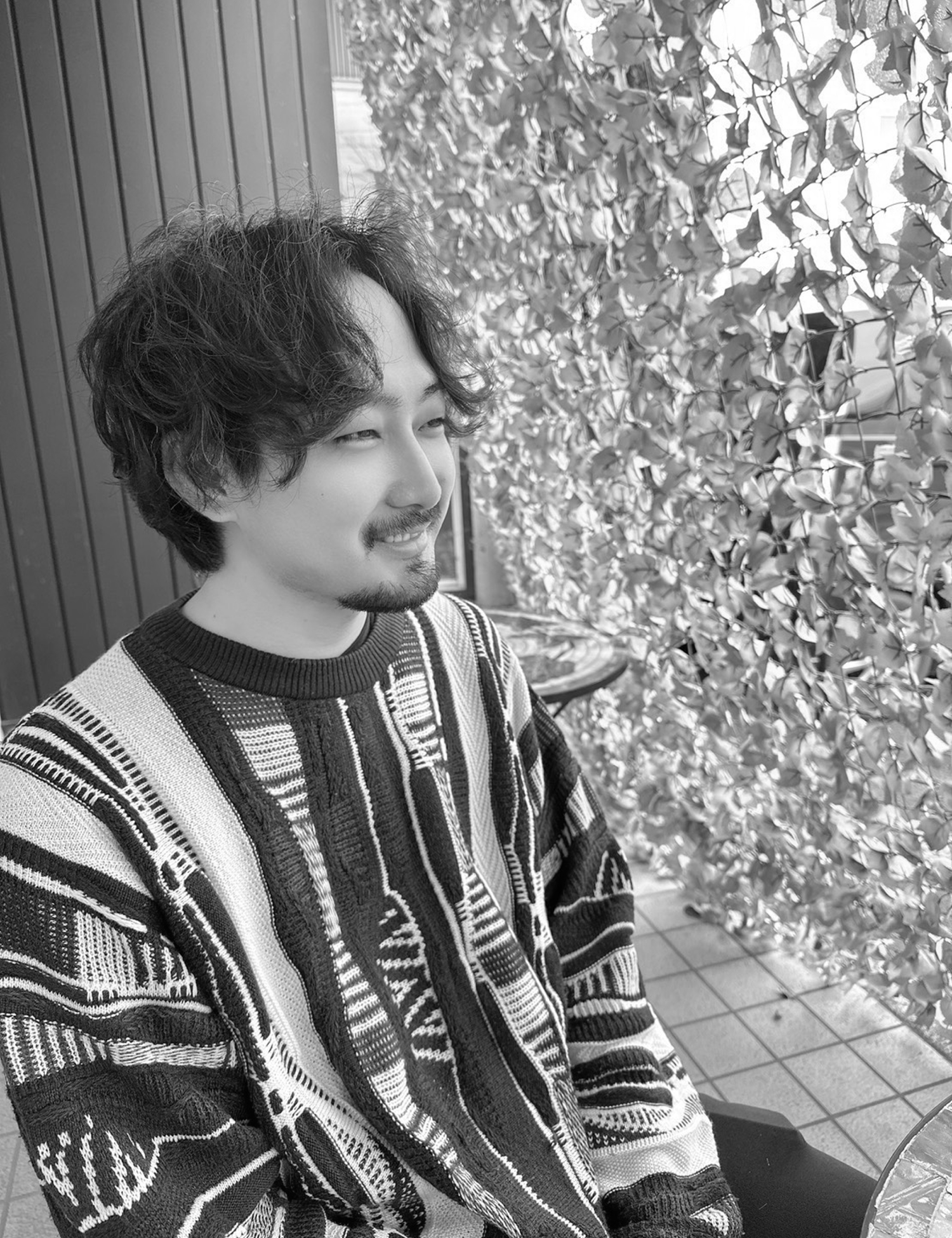 スタイリスト：友常 涼介